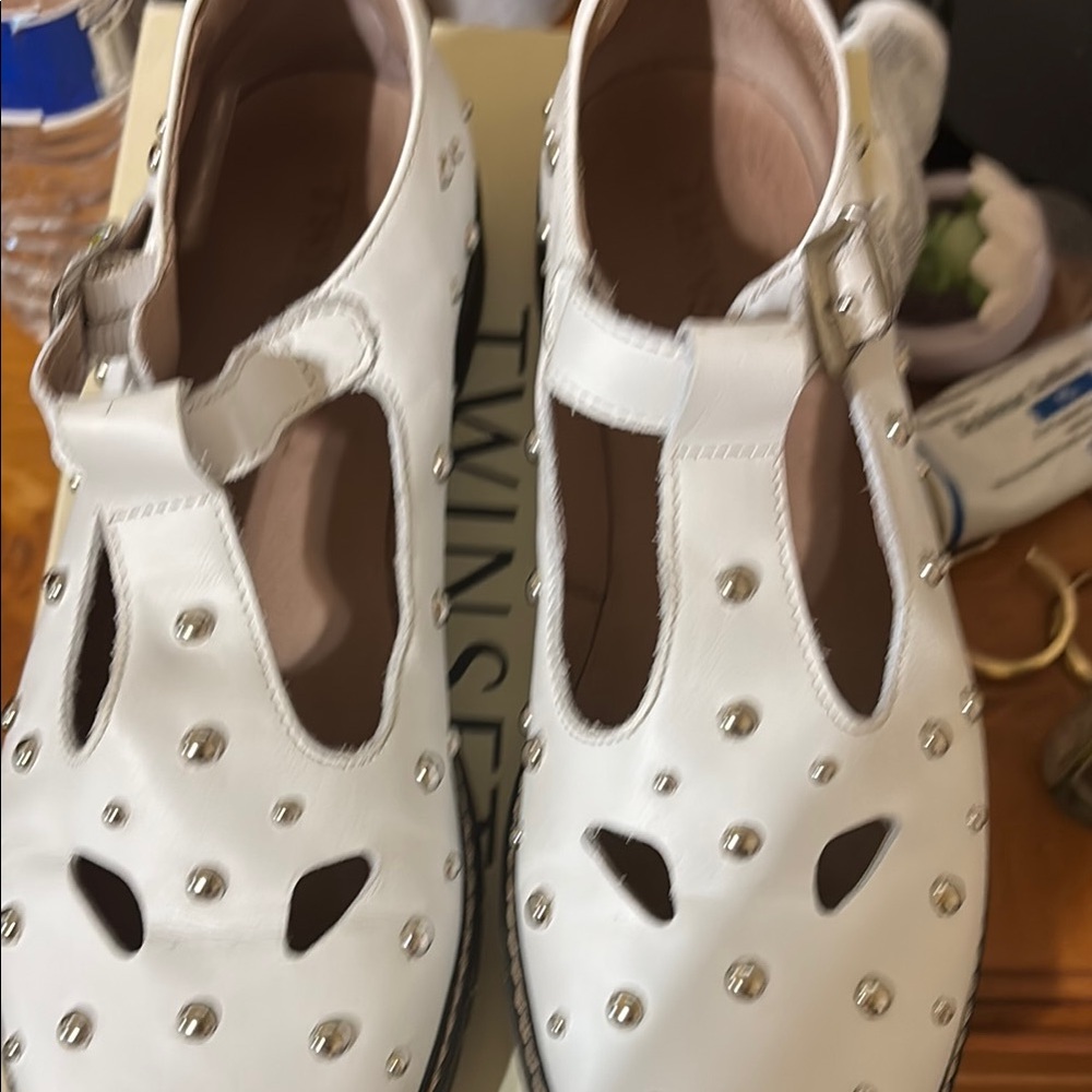 Twin-Set White Dress Shoes Elegant Design - Picture 2 of 11